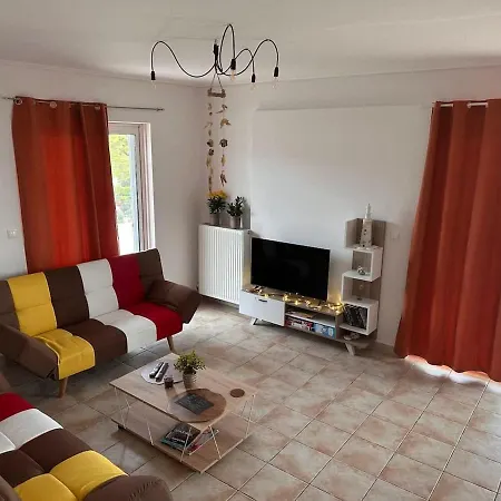 Vergian Brand New Spacious At Διαμέρισμα *