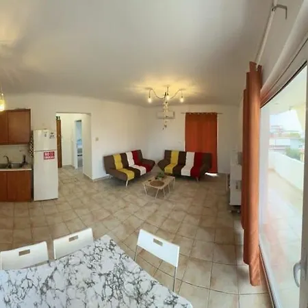 Vergian Brand New Spacious At Апартаменты Агиои Теодорои