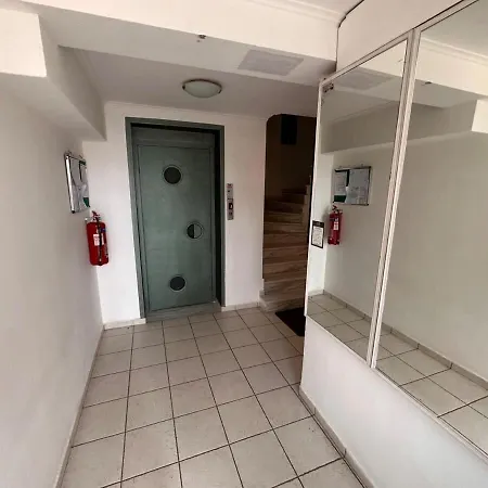 Vergian Brand New Spacious At Agioi Theodoroi Apartmán *