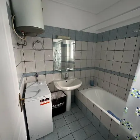 Vergian Brand New Spacious At Διαμέρισμα *